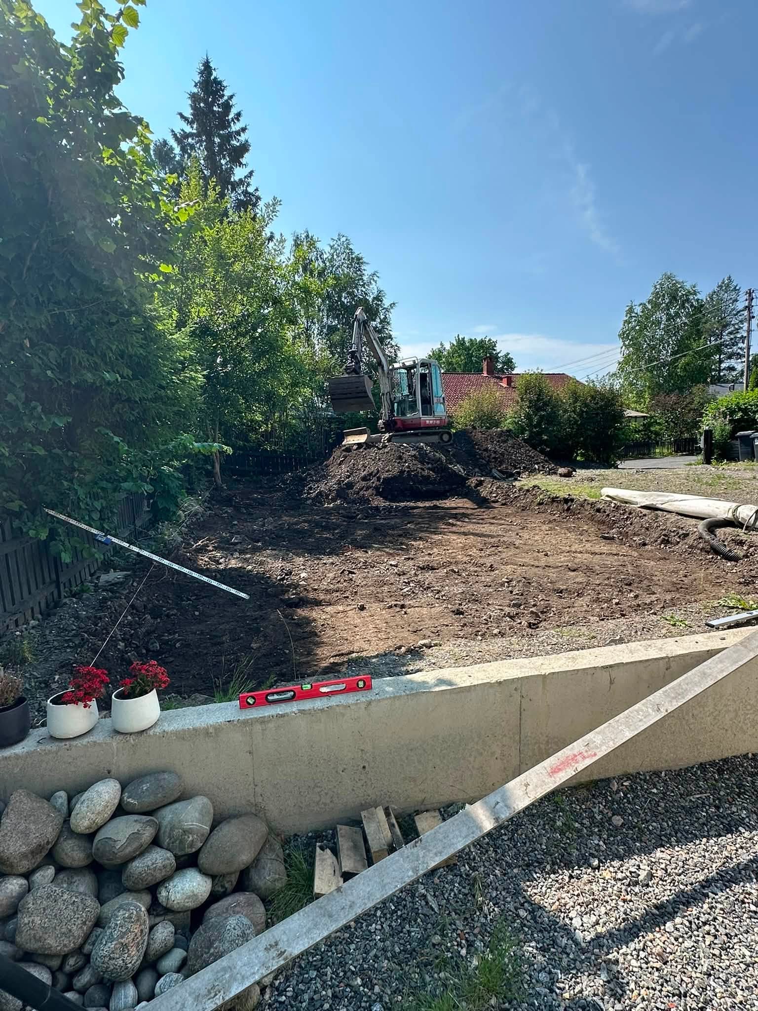 Utgraving til betongplatting på ca. 90 kvm, klar til støping etter 3 dager